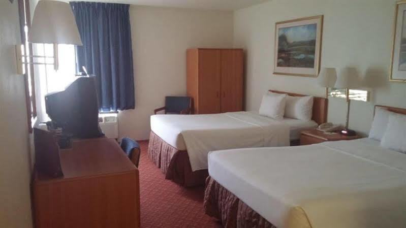 Hotel Country & By Radisson, La Crosse, Wi La Crosse
